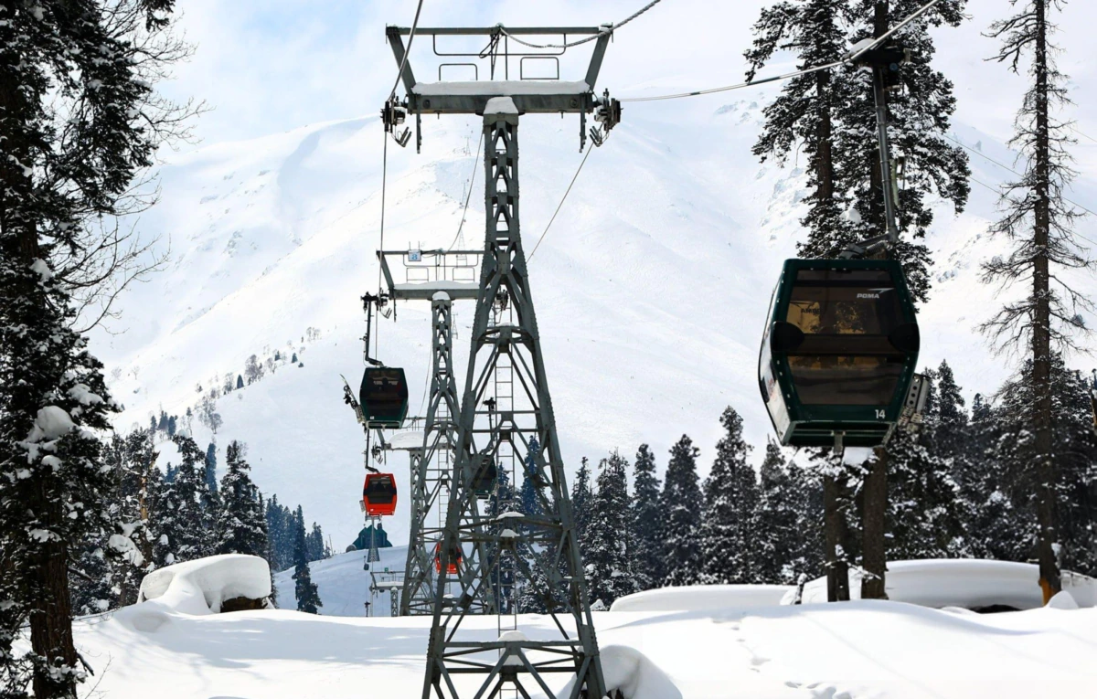 Gulmarg snow mountains cable car
