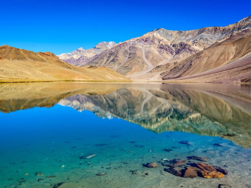 Chandratal Lake Spiti Valley blue water